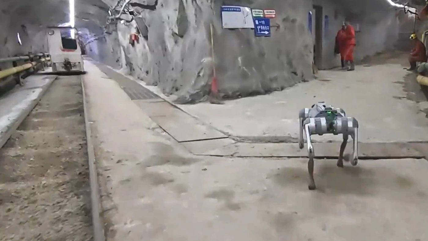 Quadruped inspection robot patrolling an underground mine drift